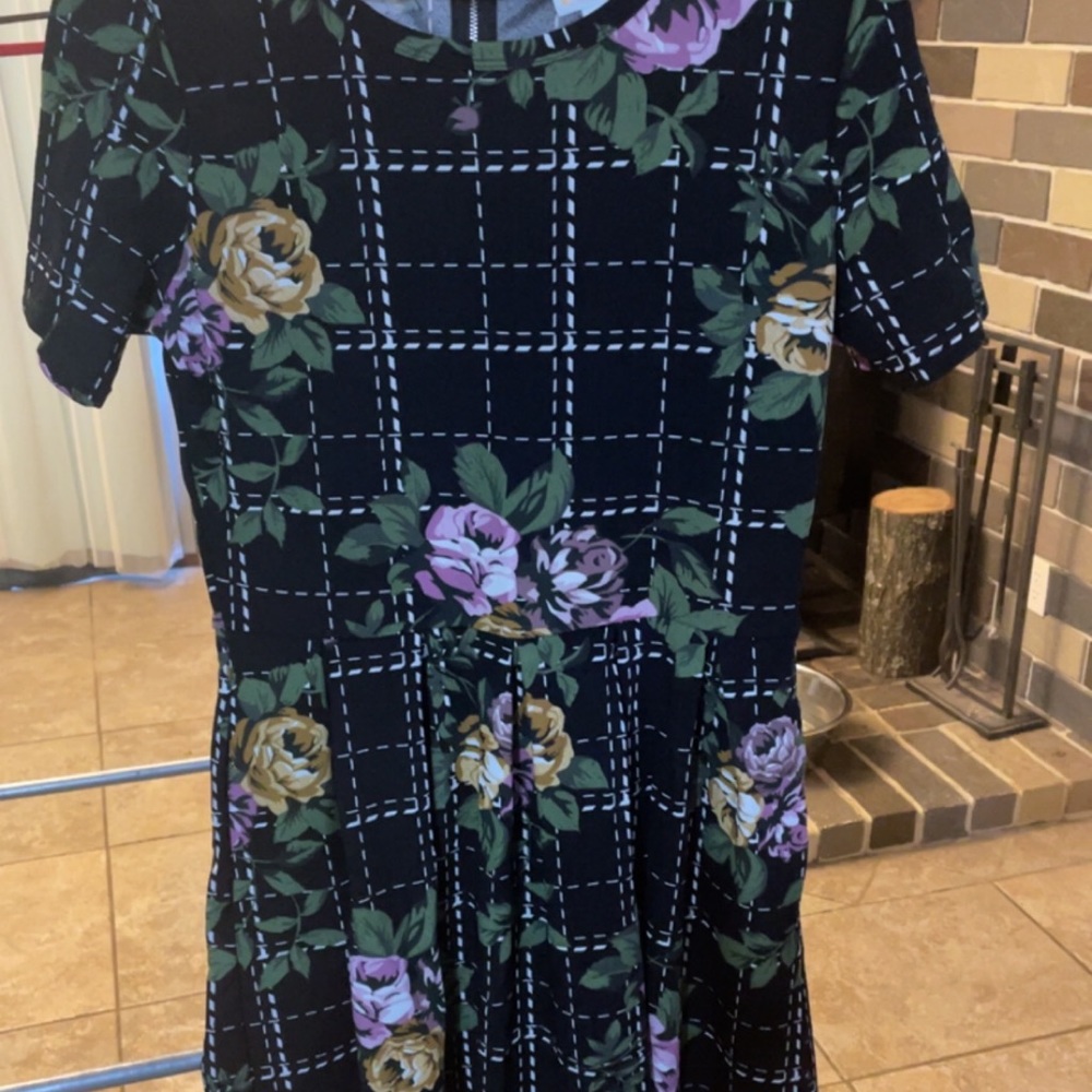 Lularoe Amelia Large with pockets black with flowers